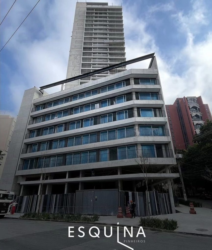 Esquina Pinheiros - Rua Francisco Leitão - Obras Aceleradas - Fachada