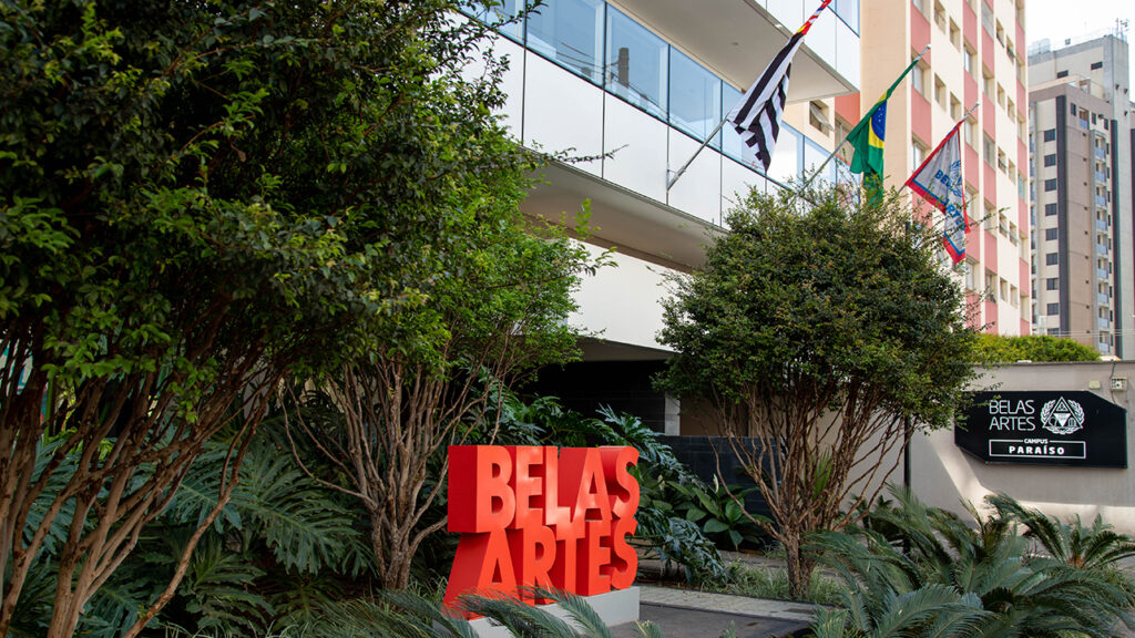 Como É Morar Na Vila Mariana? Guia Completo Do Bairro Mais Querido Da Zona Sul 8 Entrada Da Universidade Belas Artes Com Estudantes Circulando, Destacando A Arquitetura Contemporânea Do Edifício