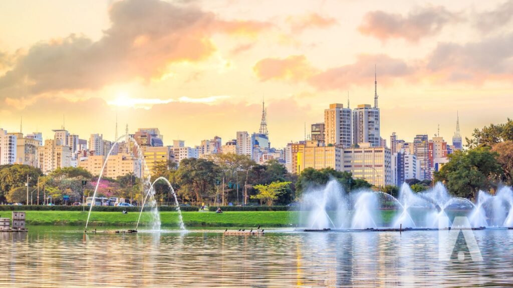 Como É Morar Na Vila Mariana? Guia Completo Do Bairro Mais Querido Da Zona Sul 6 Lago Do Parque Ibirapuera Refletindo O Pôr Do Sol, Com Árvores Ao Redor E O Skyline De São Paulo Ao Fundo