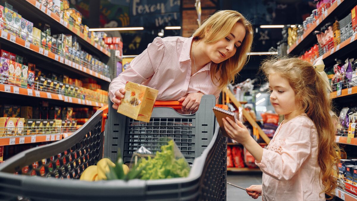 Lista completa de supermercado com alimentos, itens de limpeza e higiene — versão para download em PDF