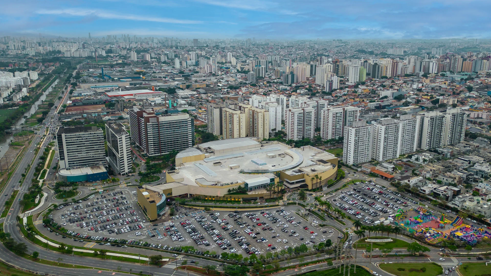 Vista Aérea Do Bairro Cerâmica Em São Caetano Do Sul, Com Parkshopping E Espaço Verde Chico Mendes, Referência Em Apartamentos De Alto Padrão.